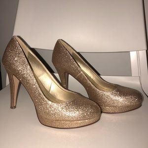 Heart in D Gold Glitter heels
